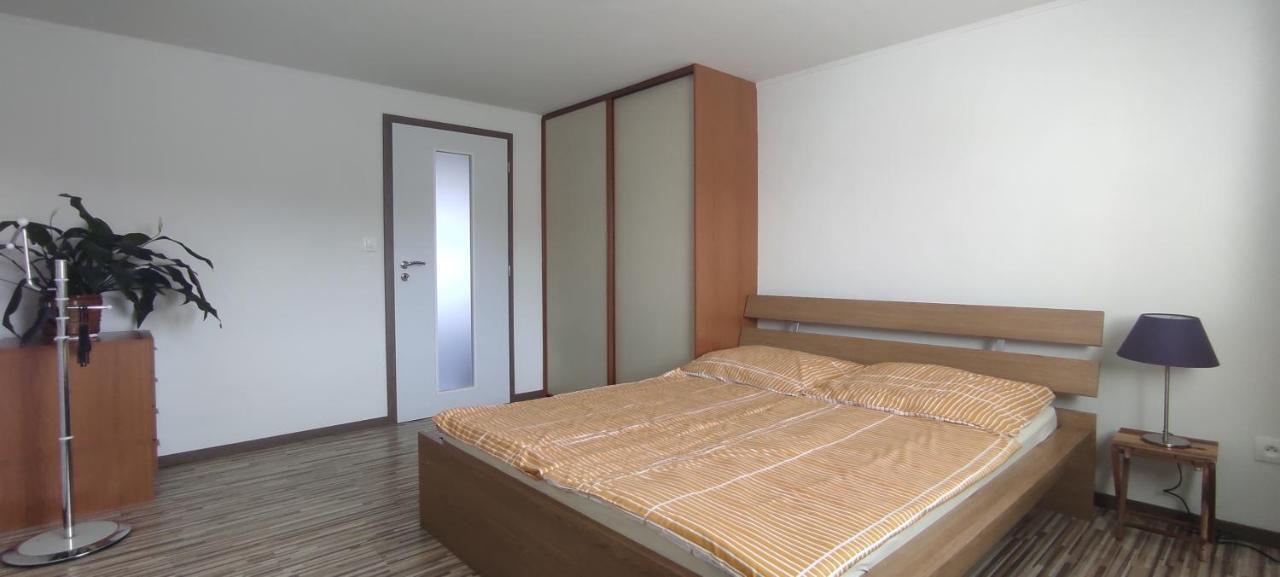Apartman S Vyhladom Na Bojnicky Zamok Bajmóc Kültér fotó