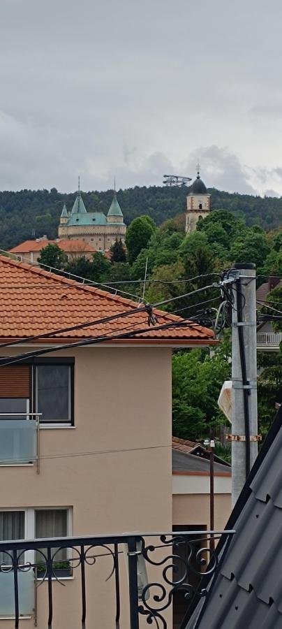 Apartman S Vyhladom Na Bojnicky Zamok Bajmóc Kültér fotó