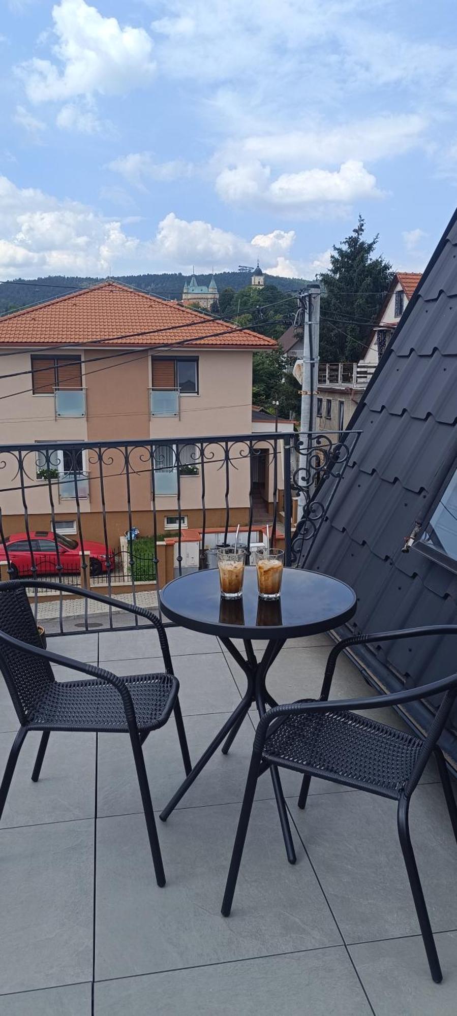 Apartman S Vyhladom Na Bojnicky Zamok Bajmóc Kültér fotó