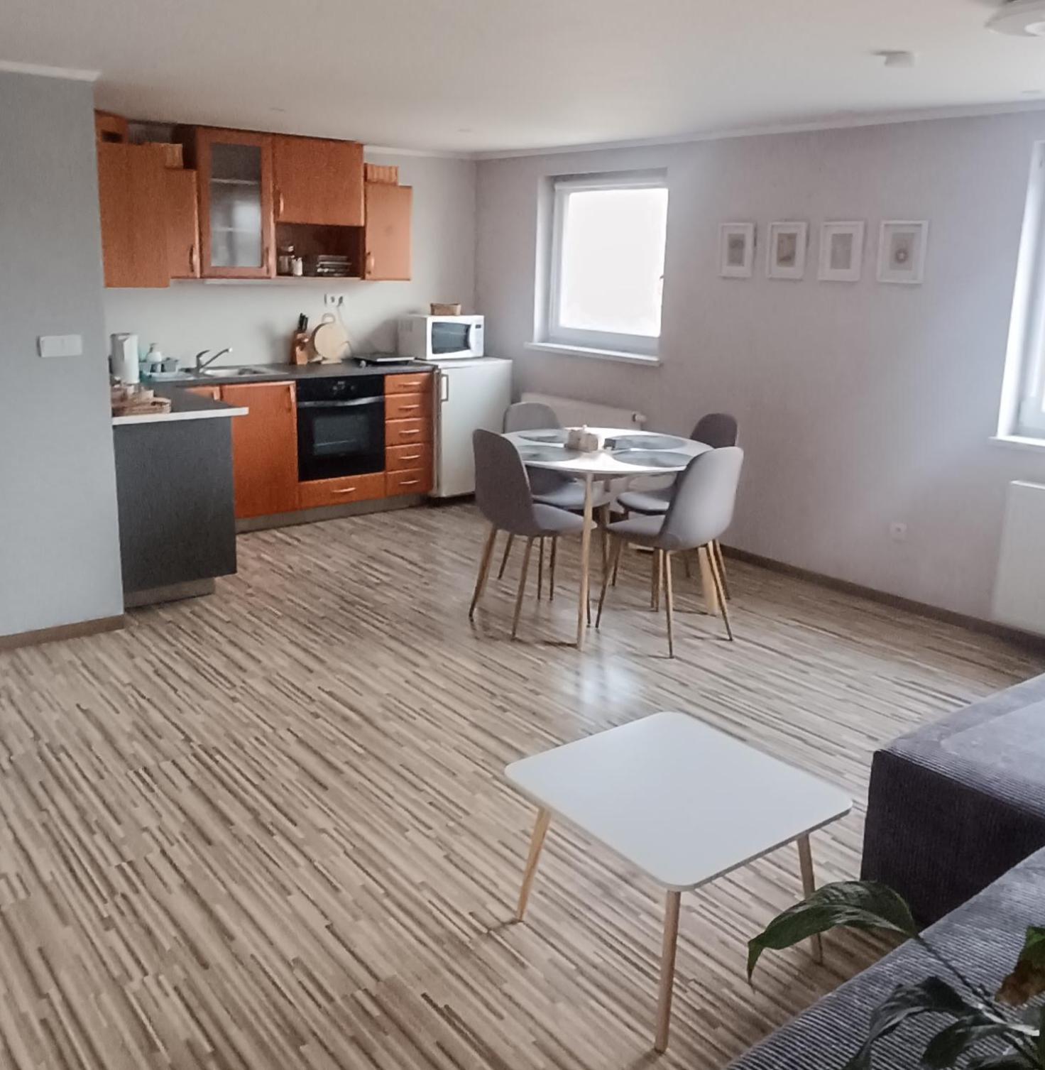 Apartman S Vyhladom Na Bojnicky Zamok Bajmóc Kültér fotó
